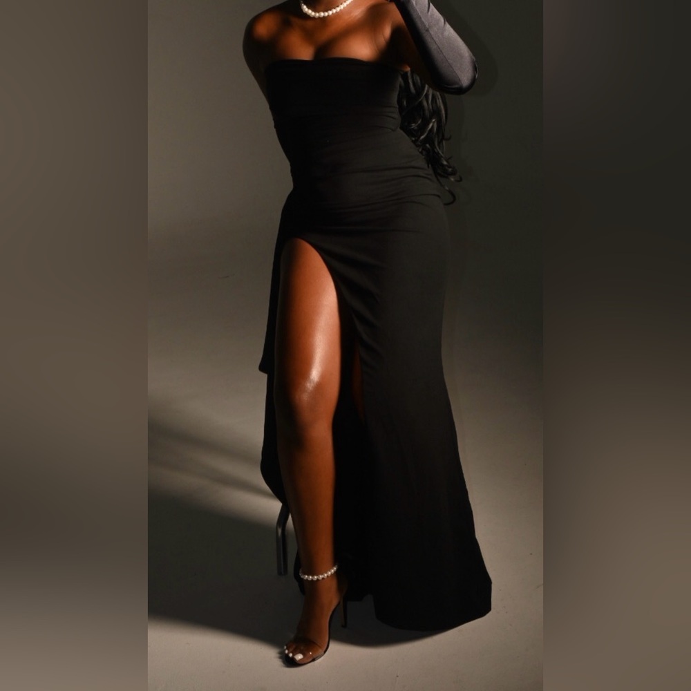 Elegant Black Evening Gown with High Slit